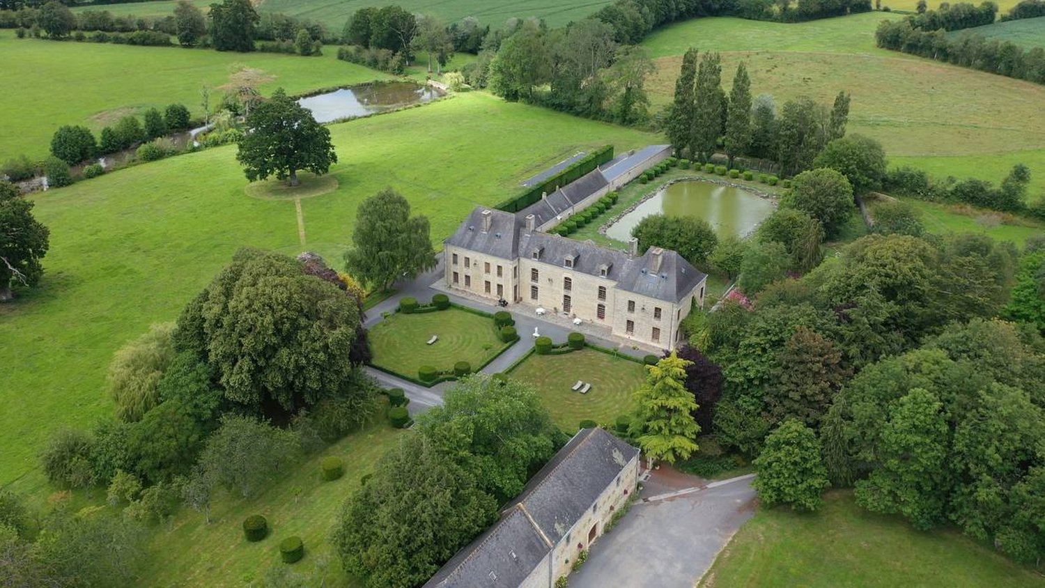 The domain from above: the château, its ponds and fields